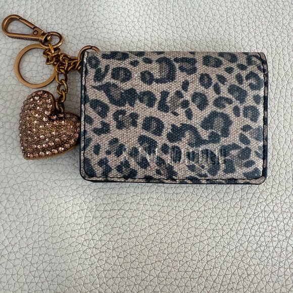 NWT STEVE MADDEN BBOGAN SATCHEL CROSSBODY BAG W CREDIT CARD CASE & HEART CHARM - Picture 6 of 8